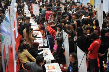 揭秘工廠招聘信息中勞務(wù)收費(fèi)的那些事兒