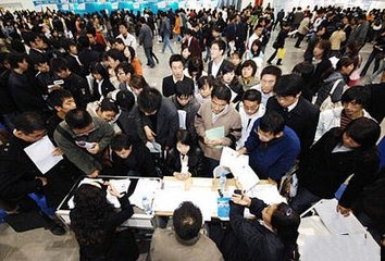 普工招聘信息對比攻略：薪資、住宿、福利大揭秘